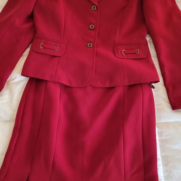 Tahari skirtsuit petite red size 6 - Picture 3 of 16